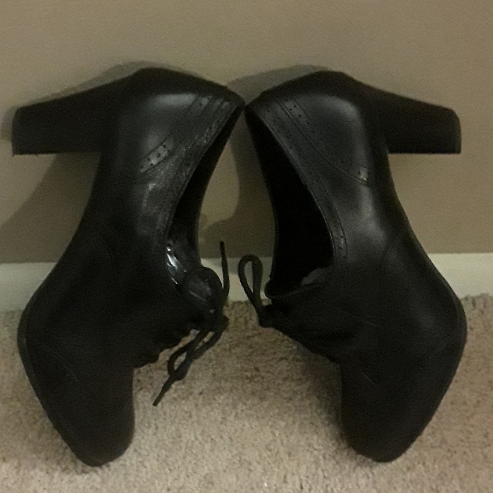 Etienne Aigner Black Leather, EUC, Sz 9.5 - Picture 3 of 8
